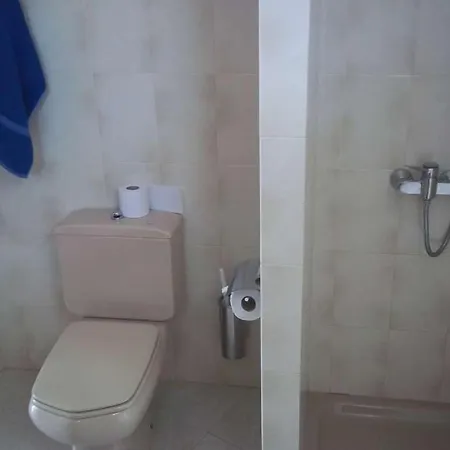 Sleeps 4 Wifi 度假居 *